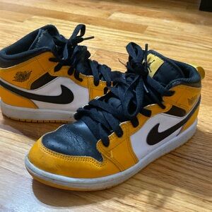 Jordan brand air one mid taxi
